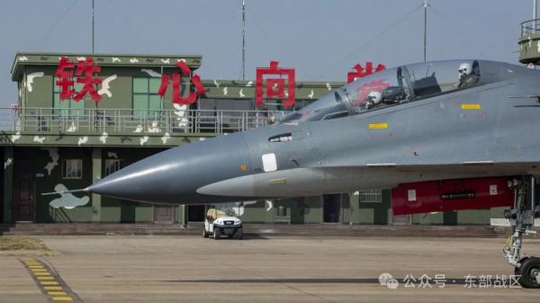 突击战斗、编队进攻、低空战术……向战,向战! 突击战斗、编队进攻、低空战术……向战,向战!