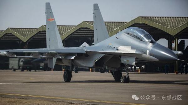 突击战斗、编队进攻、低空战术……向战,向战! 突击战斗、编队进攻、低空战术……向战,向战!