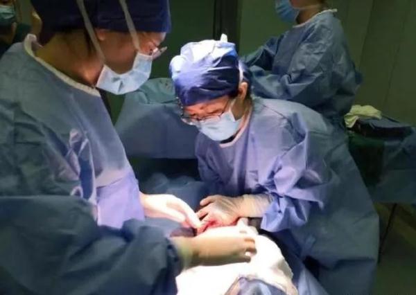 小夫妻要第三胎，却意外怀上三胞胎……