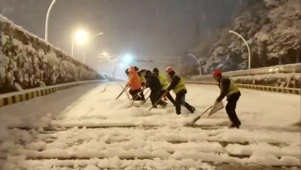 雪还在下！湖南多地暴雪刷屏，有人彻夜默默守护