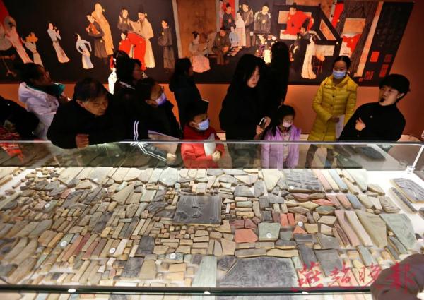 1667块雕版复刻传世名画《韩熙载夜宴图》