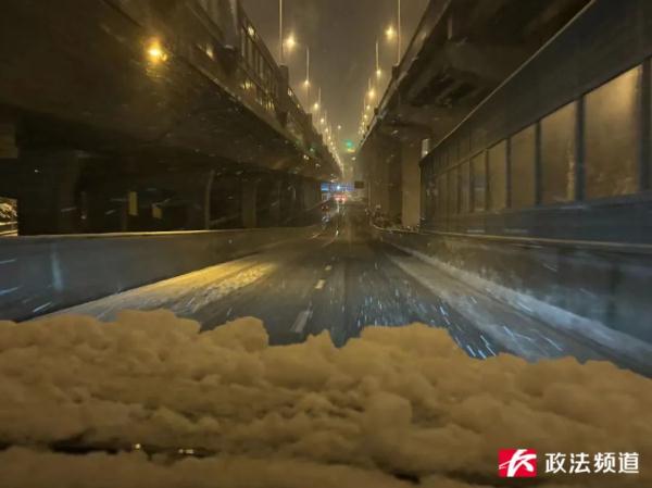 大雪如约而至!有人在欢呼,有人通宵未眠彻夜守护 大雪如约而至!有人在欢呼,有人通宵未眠彻夜守护