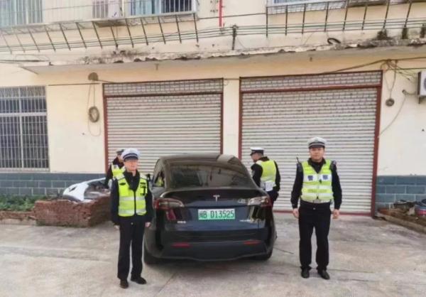15岁少年开车“兜风”被抓！