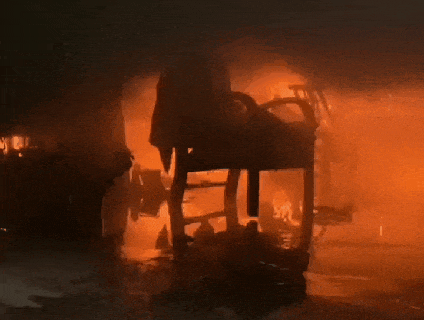 “什么？有人在出租车后备厢明火炒菜！”