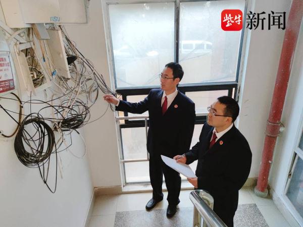 离奇,两人大白天“光明正大”偷了淮安17个老旧小区3吨网线 离奇,两人大白天“光明正大”偷了淮安17个老旧小区3吨网线