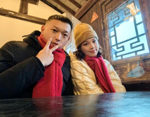 突发心梗生死救援！高铁上，军医“侠侣”出手了