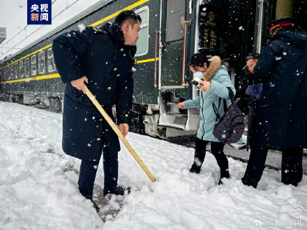 南方地区部分列车受降雪影响停运或降速 请关注铁路12306网站和车站公告