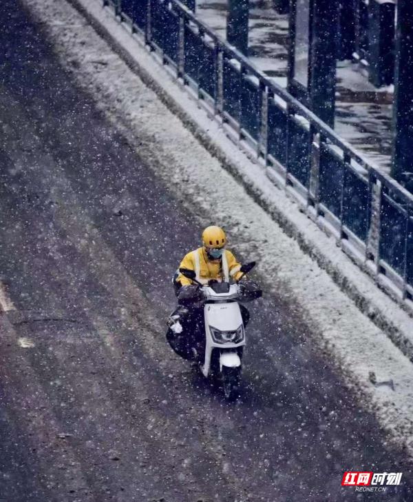 雪还在下！湖南多地暴雪刷屏，有人彻夜默默守护