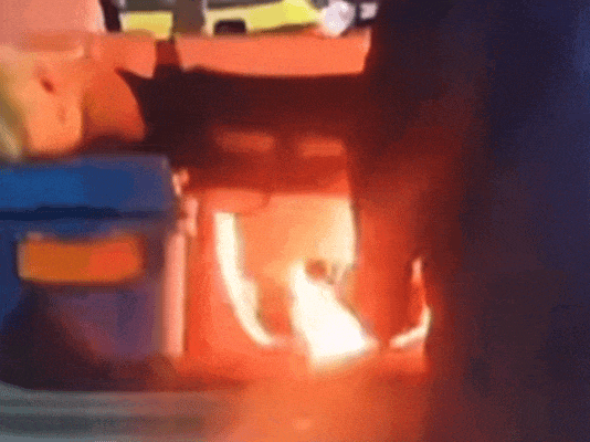 “什么？有人在出租车后备厢明火炒菜！”