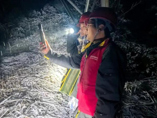 雪还在下！湖南多地暴雪刷屏，有人彻夜默默守护