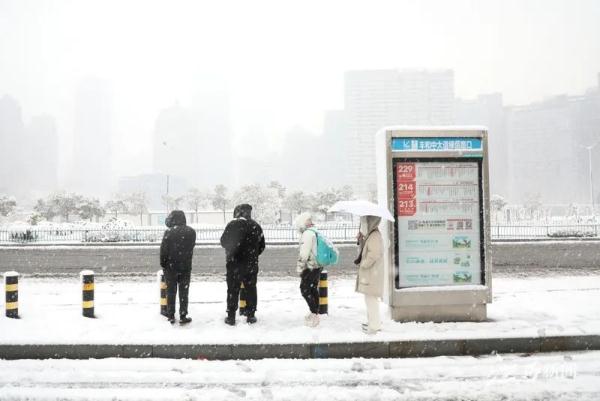 积雪最深超15厘米!江西调整应急响应为三级 积雪最深超15厘米!江西调整应急响应为三级