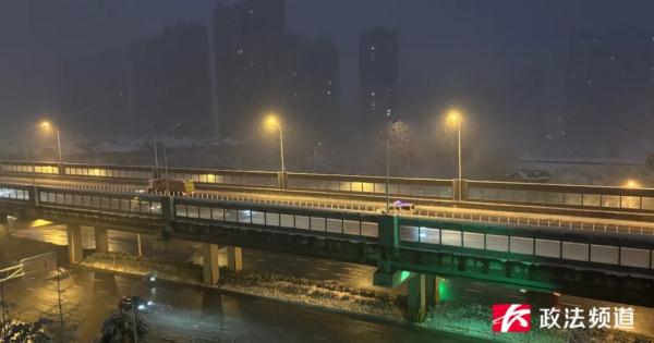 大雪如约而至!有人在欢呼,有人通宵未眠彻夜守护 大雪如约而至!有人在欢呼,有人通宵未眠彻夜守护