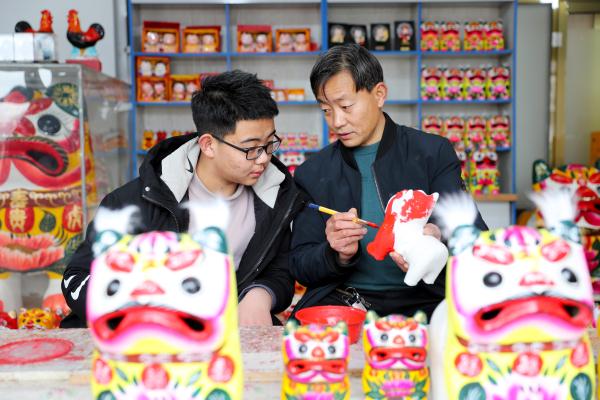 山东高密：非遗泥塑贺新春