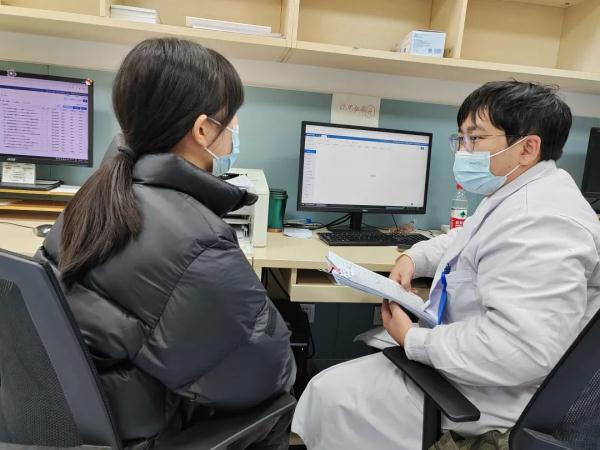 吓人！女子身上出现莫名红斑，医生：有这个习惯小心中招……