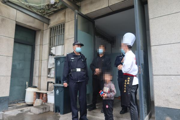 退休一年的他又“出警”了,这次是因为... 退休一年的他又“出警”了,这次是因为...