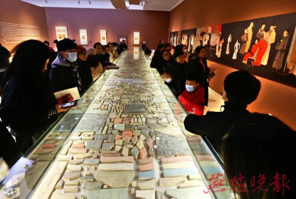 1667块雕版复刻传世名画《韩熙载夜宴图》