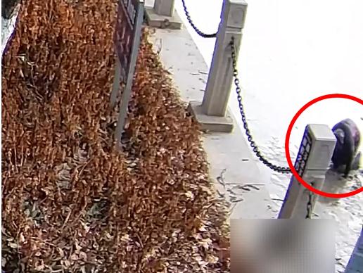 退休一年的他又“出警”了,这次是因为... 退休一年的他又“出警”了,这次是因为...