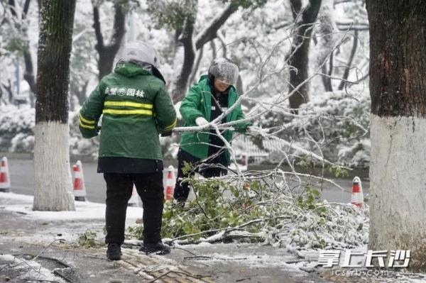 长沙大雪会下多久?路况如何?最新消息来了! 长沙大雪会下多久?路况如何?最新消息来了!