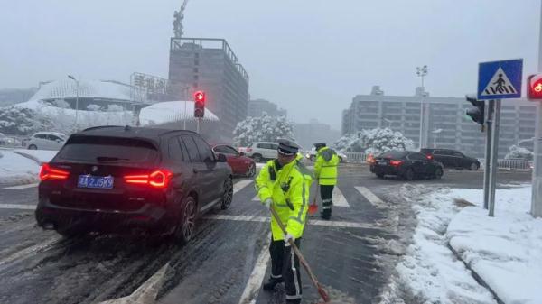雪还在下！湖南多地暴雪刷屏，有人彻夜默默守护
