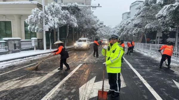 雪还在下！湖南多地暴雪刷屏，有人彻夜默默守护
