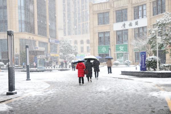 积雪最深超15厘米!江西调整应急响应为三级 积雪最深超15厘米!江西调整应急响应为三级