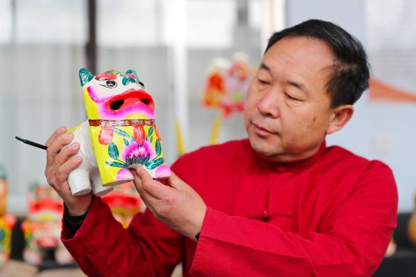 山东高密：非遗泥塑贺新春