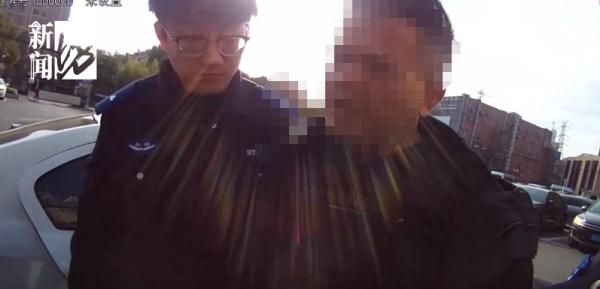 沪一男子夜宿自己车内,财物却凭空消失?一个关键细节... 沪一男子夜宿自己车内,财物却凭空消失?一个关键细节...