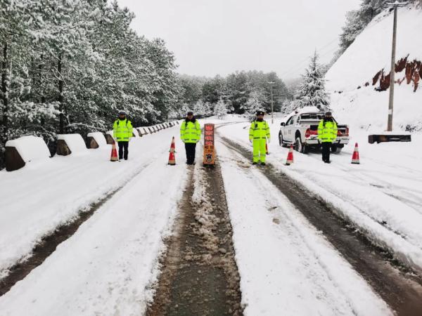 “冻真格”！昆明今早下雪啦！辖区内这几条高速已临时封闭！