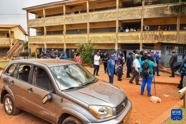 喀麦隆一中学踩踏事故造成逾百人受伤