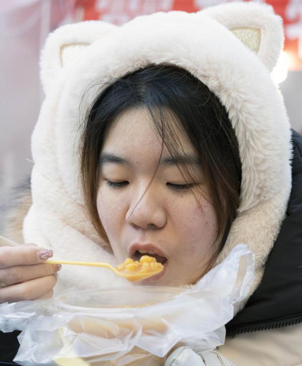 冻梨、血肠儿、油炸糕……来“尔滨”品味东北味道 冻梨、血肠儿、油炸糕……来“尔滨”品味东北味道