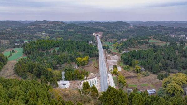 年内通车！巴南高铁正线铺轨完成