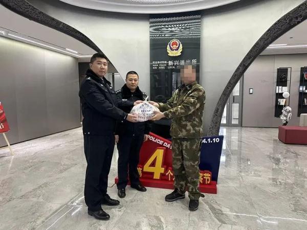 女子将20万现金藏垃圾桶,丈夫不知情误扔了! 女子将20万现金藏垃圾桶,丈夫不知情误扔了!