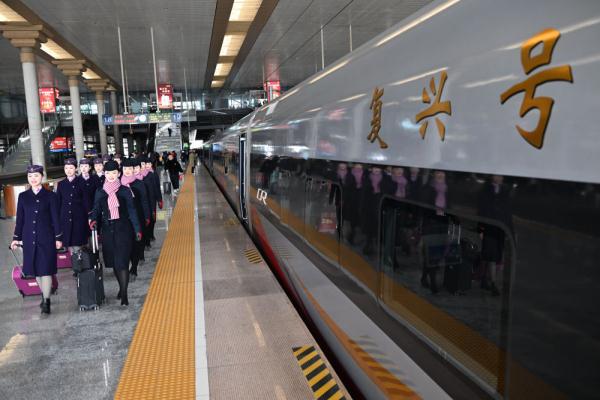 飞机、高铁乘务员切磋技艺迎春运