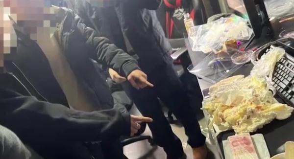 蛋糕店老板接受“特殊预定”后银行卡被冻结，网友：防不胜防！