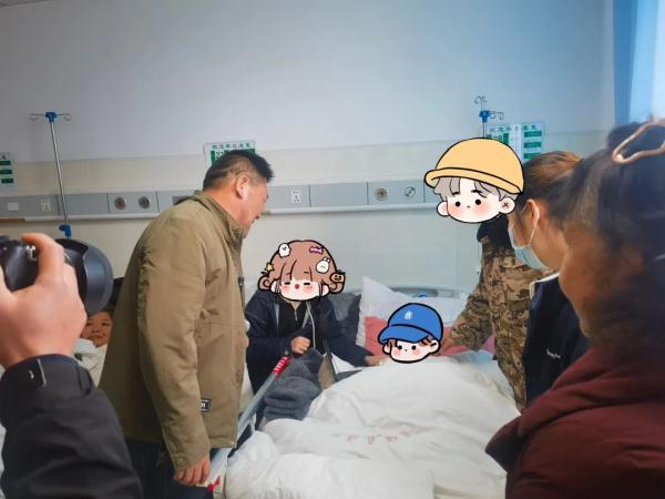 后续来了！他徒手接住6楼坠下小孩，然后悄悄离开