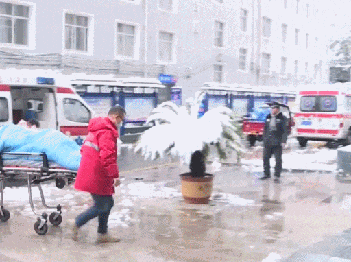 紧急！孕妇即将临盆却遇凝冻天气，幸好有他们