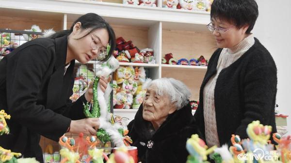 河南镇平：指尖非遗绣出浓浓年味