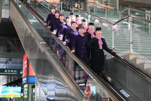 飞机、高铁乘务员切磋技艺迎春运