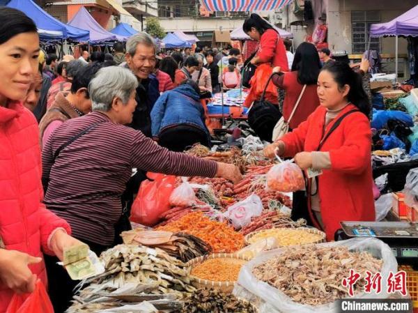 “等墟”买年货 侨乡台山旧俗迎新年