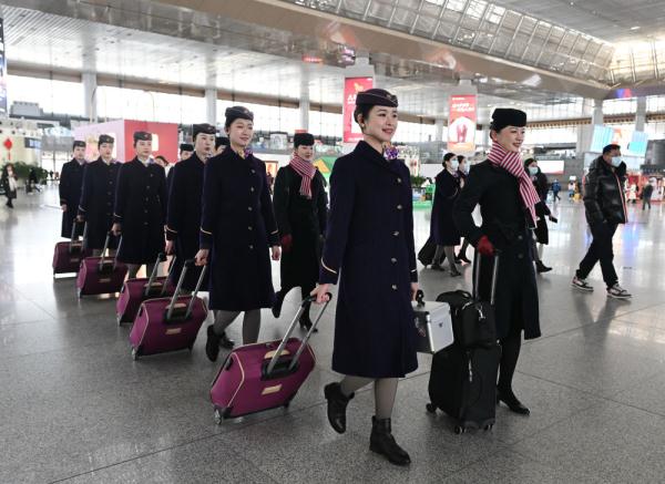飞机、高铁乘务员切磋技艺迎春运