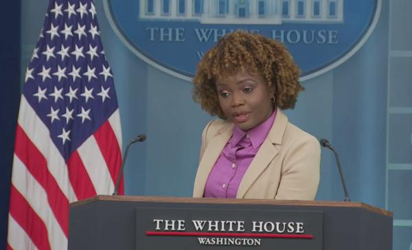 白宫记者会一幕:被问“拜登思维敏锐度”,发言人与记者“起争执” 白宫记者会一幕:被问“拜登思维敏锐度”,发言人与记者“起争执”