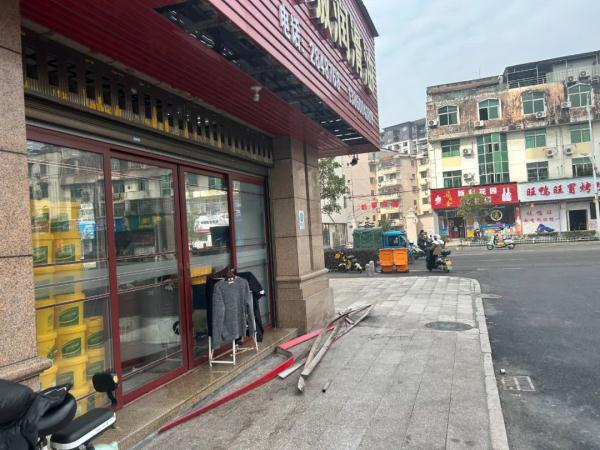 后续来了！他徒手接住6楼坠下小孩，然后悄悄离开