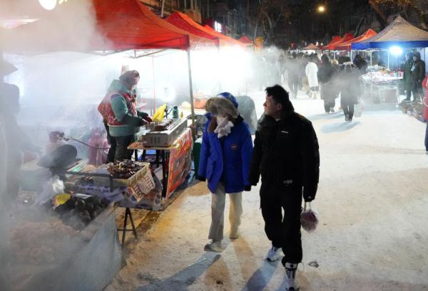 冻梨、血肠儿、油炸糕……来“尔滨”品味东北味道 冻梨、血肠儿、油炸糕……来“尔滨”品味东北味道