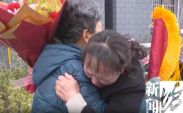 泪目!她与上海家人失散60年!17年后终于圆梦... 泪目!她与上海家人失散60年!17年后终于圆梦...