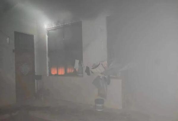 父亲卧床吸烟引发火灾 10岁儿子火场救人 父亲卧床吸烟引发火灾 10岁儿子火场救人