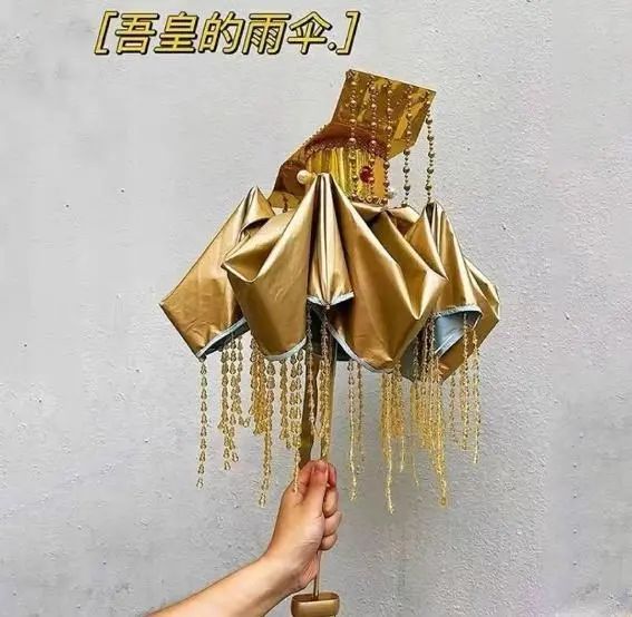 听劝老板把“设计部”开在评论区，结果雨伞被卖爆
