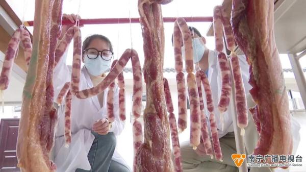 飘香校园！广西这所大学宿舍阳台上竟晒有腊味？