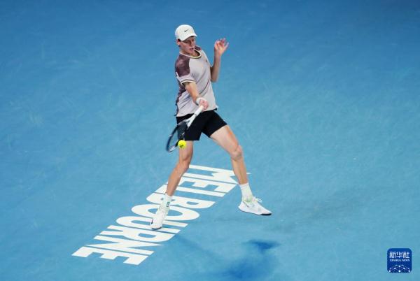 澳网：辛纳晋级半决赛