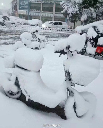 湖南暴雪已致1万多人受灾 湖南暴雪已致1万多人受灾