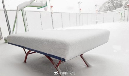 湖南暴雪已致1万多人受灾 湖南暴雪已致1万多人受灾